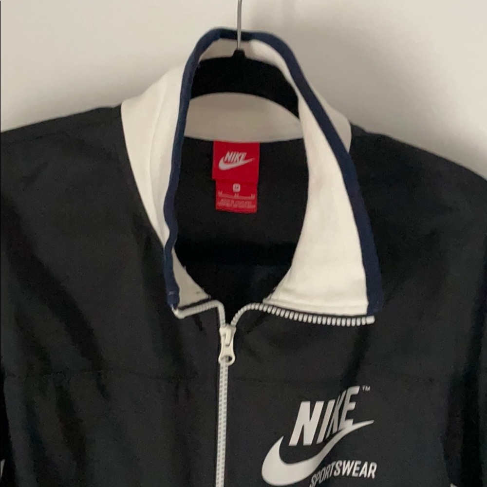Cropped Lightweight Zip Up - Picture 3 of 4